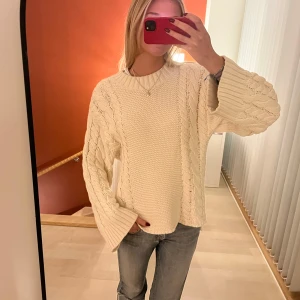 Grov stickad tröja  - Sååå snygg! Nyskick 