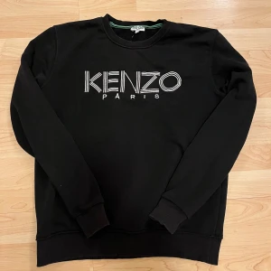 Kenzo tröja  - Säljer denna tröja eftersom att den har blivit för liten på mig. Den är använd några gånger fast utan någon skada 