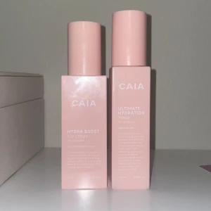 Caia hudvård -  säljer detta hudvårds-Kit från Caia . Jag säljer dessa för att min hud inte tål parfymerade produkter för att jag går på acne medicin. Båda är knappast använda. Hör av er om ni har frågor!🩷