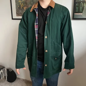 Grön jacka - Grön jacka. Cirka storlek S-M. Sparsamt använd.