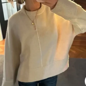 Stickad tröja  - Super fin och trendig stickad tröja från zara💕