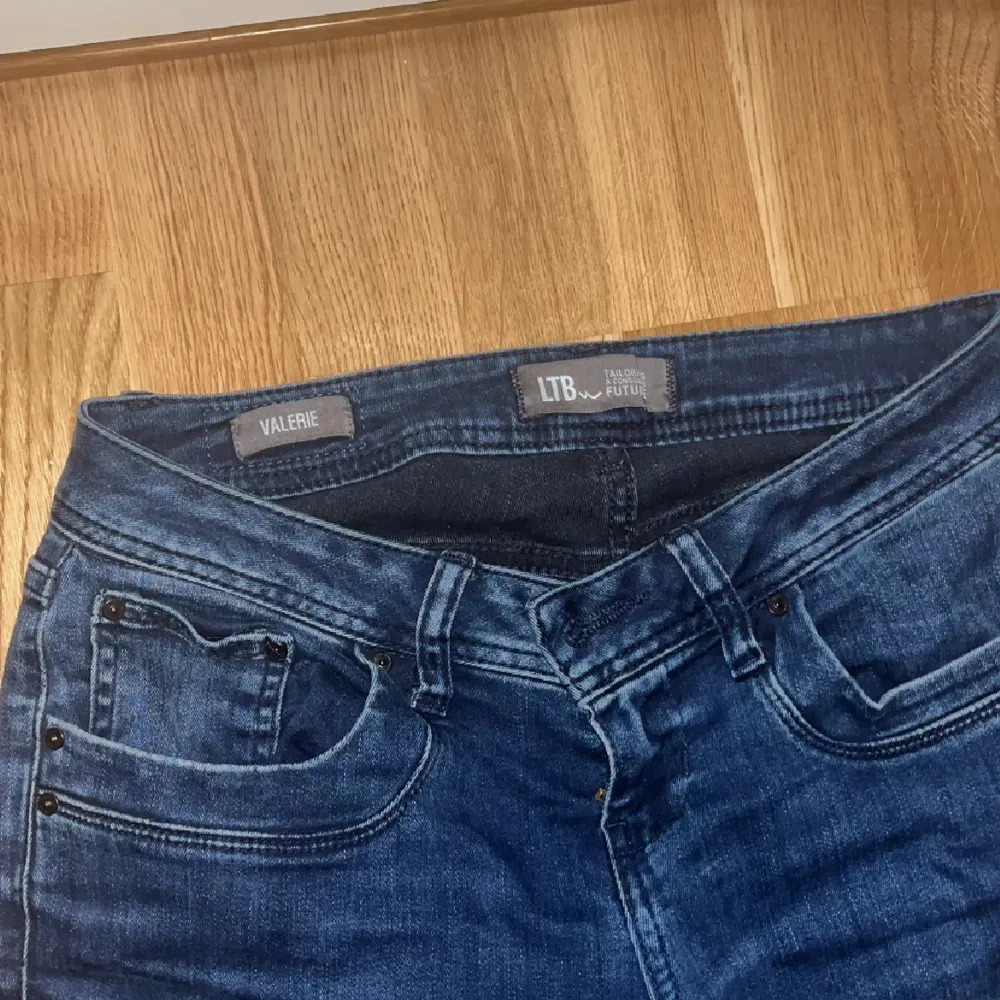 Super snygga low waist bootcut jeans från Ltb (valerie) kommer inte till användning! Kan skicka bild om de önskas. Jeans & Byxor.