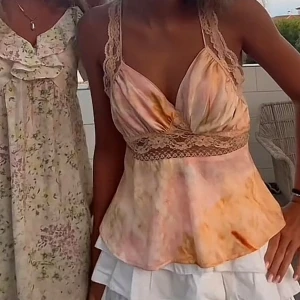 Färgglatt linne - Säljer denna DRÖM topp med så fina detaljer eftersom den inte kommer till användning💖💖