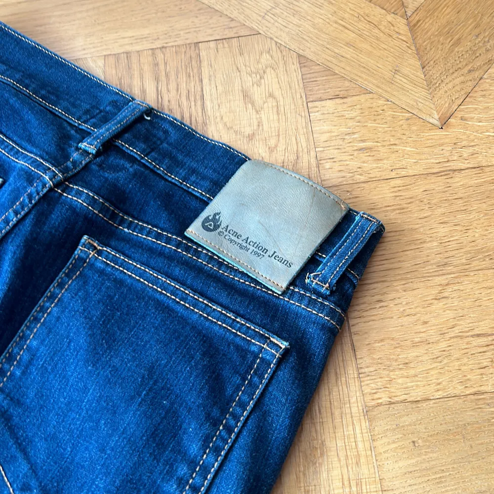 w28/l32 passar mindre i både midja o längd kanske 26/31, lite elastiska. För små för mig, är 179. Indigotvätt. Jeans & Byxor.