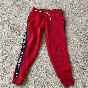Tommy Hilfiger mjukisbyxor - Bra skick. Köpta i butik för 649