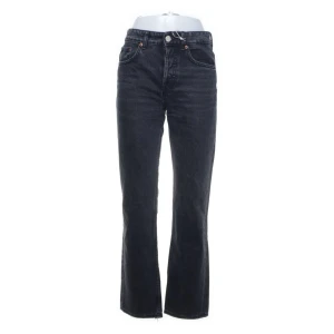 zara jeans - mörkgråa jeans från zara, köpta på sellpy. storlek 34. 