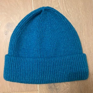 Blå mössa - Från primark