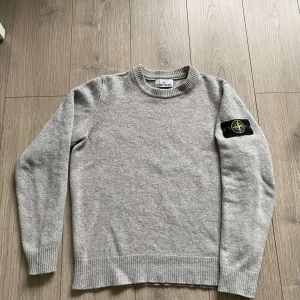 Stone Island tröja - Tju säljer en Stone island tröja i använt skick, storlek M.