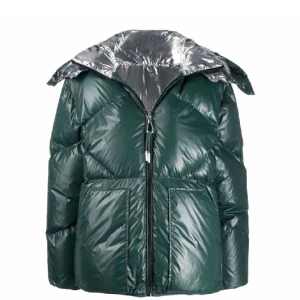 Sandro Paris vinterjacka BYTE!!!! - Undrar om någon skulle vara intresserad av att byta min Sandro jacka i strlk S/36 till exakt samma i strlk XS/34 då min är liiite stor❤️ kan tänka mig betala lite extra också! I superfint skick!!!!! Kan ev sälja vid bra bud då den är slutsåld 