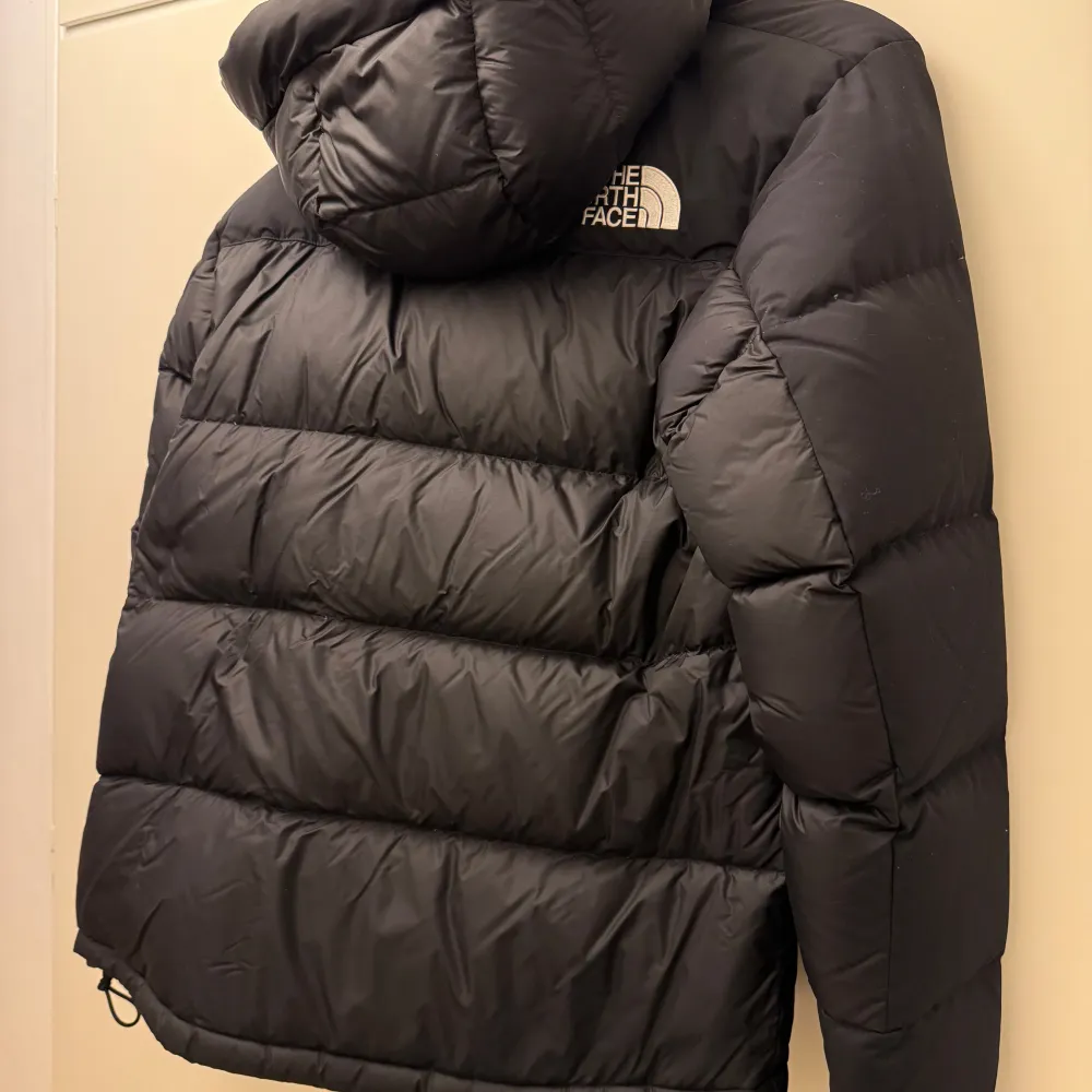 Jättefin jacka från The north face (nypris 4399 kr) storlek XS men oversixe skulle jag säga.. Takit.