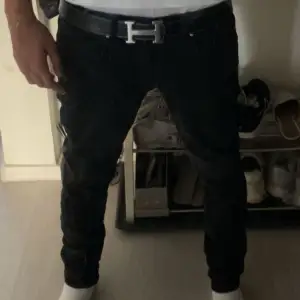 Hej, säljer dessa feta tiger of sweden jeans för ett bra pris o nypris är 1500kr, pris kan diskuteras vid snabb affär:)