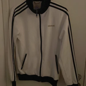 Adidas tröja storlek (s) - Storlek s, knappt anvånd, inga spår av användning