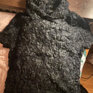 Säljer topp från Zara - Säljer denna trendiga toppen från Zara