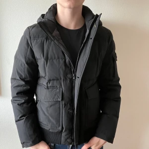 Woolrich jacka - Säljer nu denna Woolrich jackan som är perfekt till vintern | Jackan är i storlek S | Jackan är i i princip nyskick och kostar ungefär 4 gånger priset ny | Priset går att diskuteras vid snabb affär 🤩