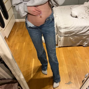 Blå straight fit jeans - Mid/ high waist straight fit jeans💞tyvärr för små för mig i midjan