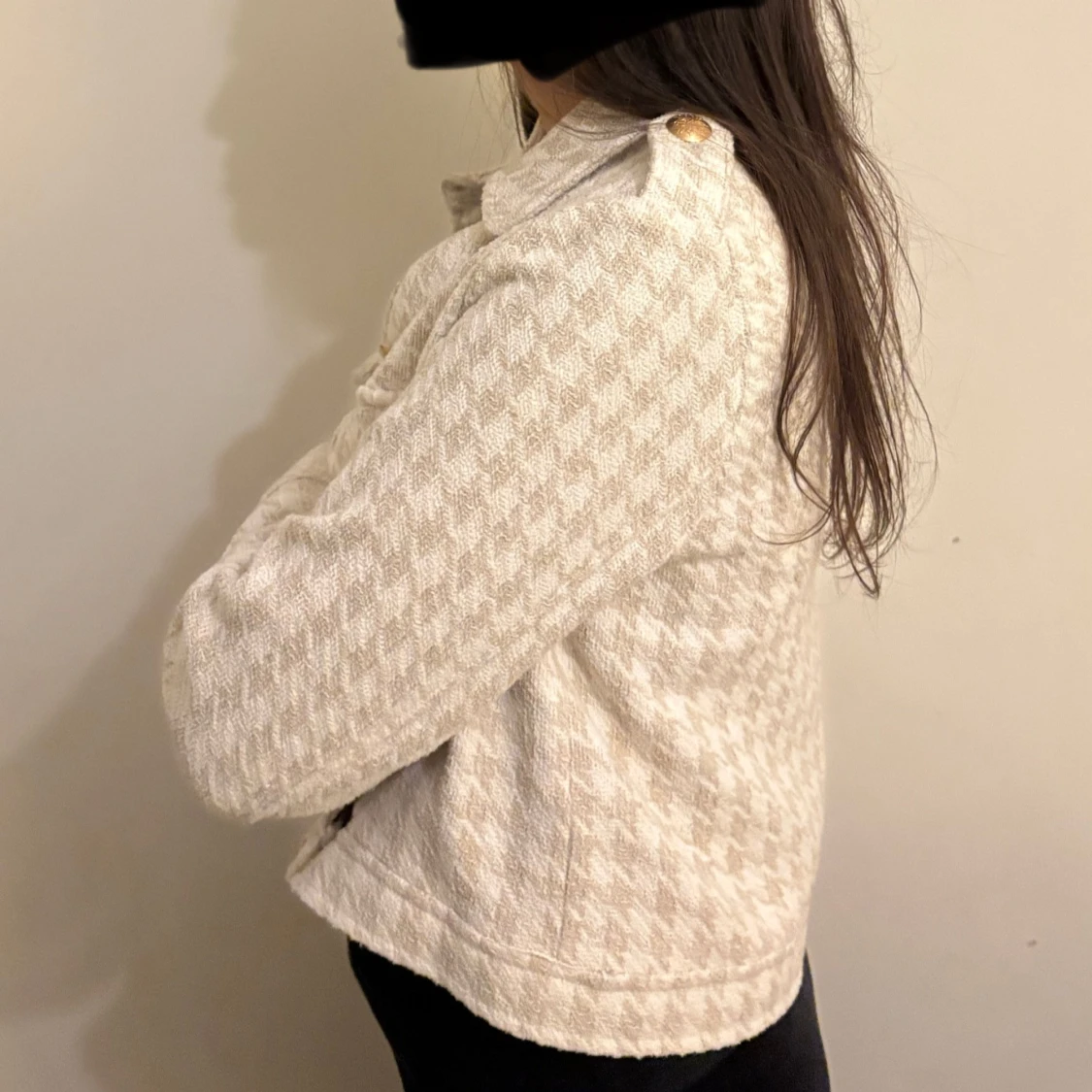 Beige rutig jacka med guldknappar - 91