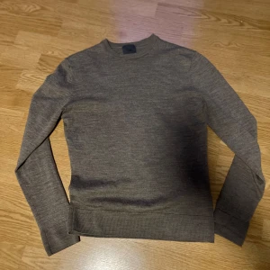 Merino Ull tröja - En beige tröja i merino ull från HM i fint skick! Storlek xs!😃