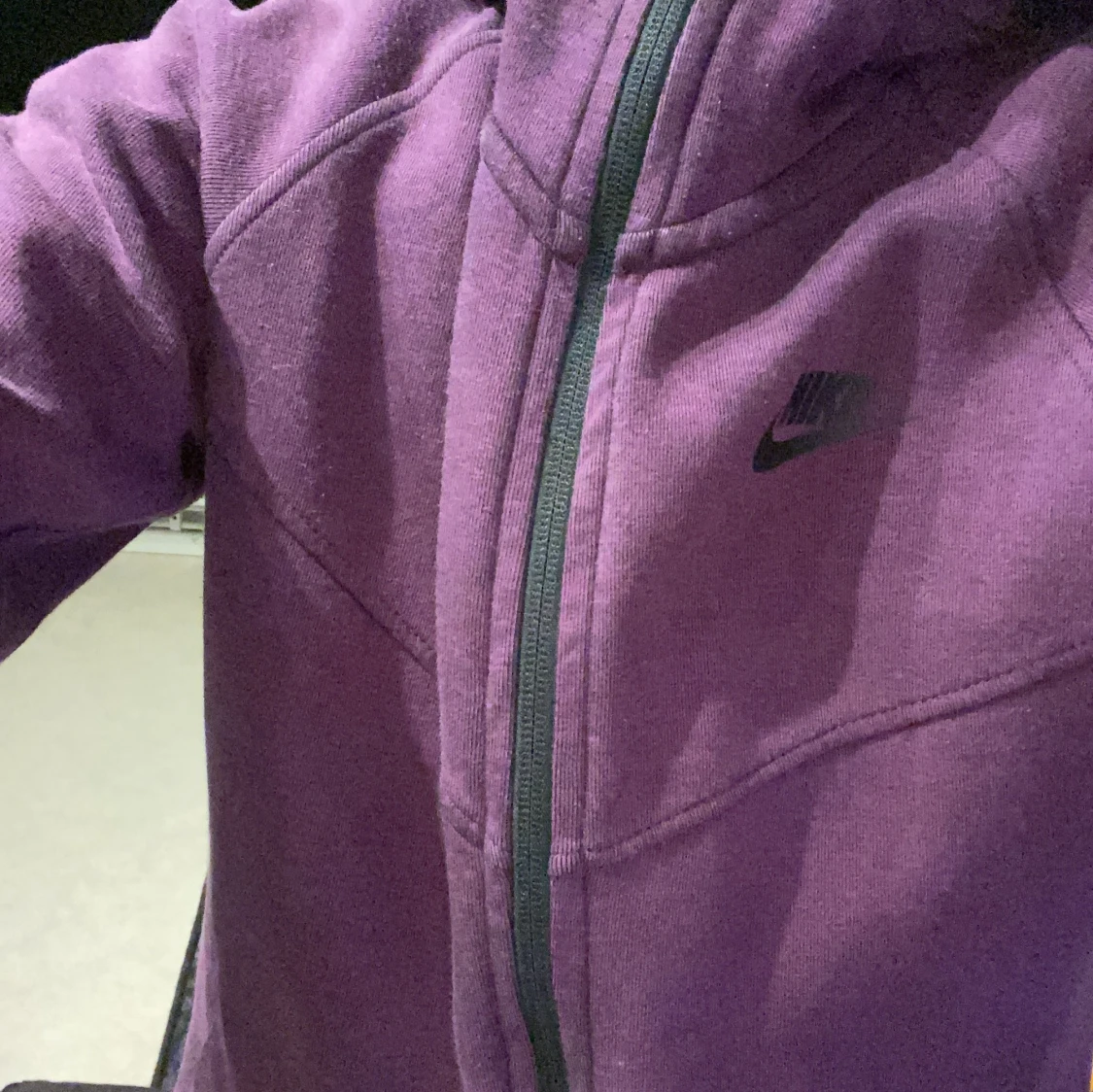 Lila Nike tech fleece från Nike