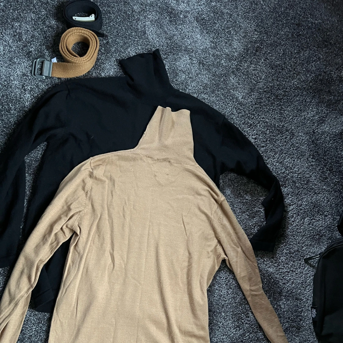 Svart och beige polotröja