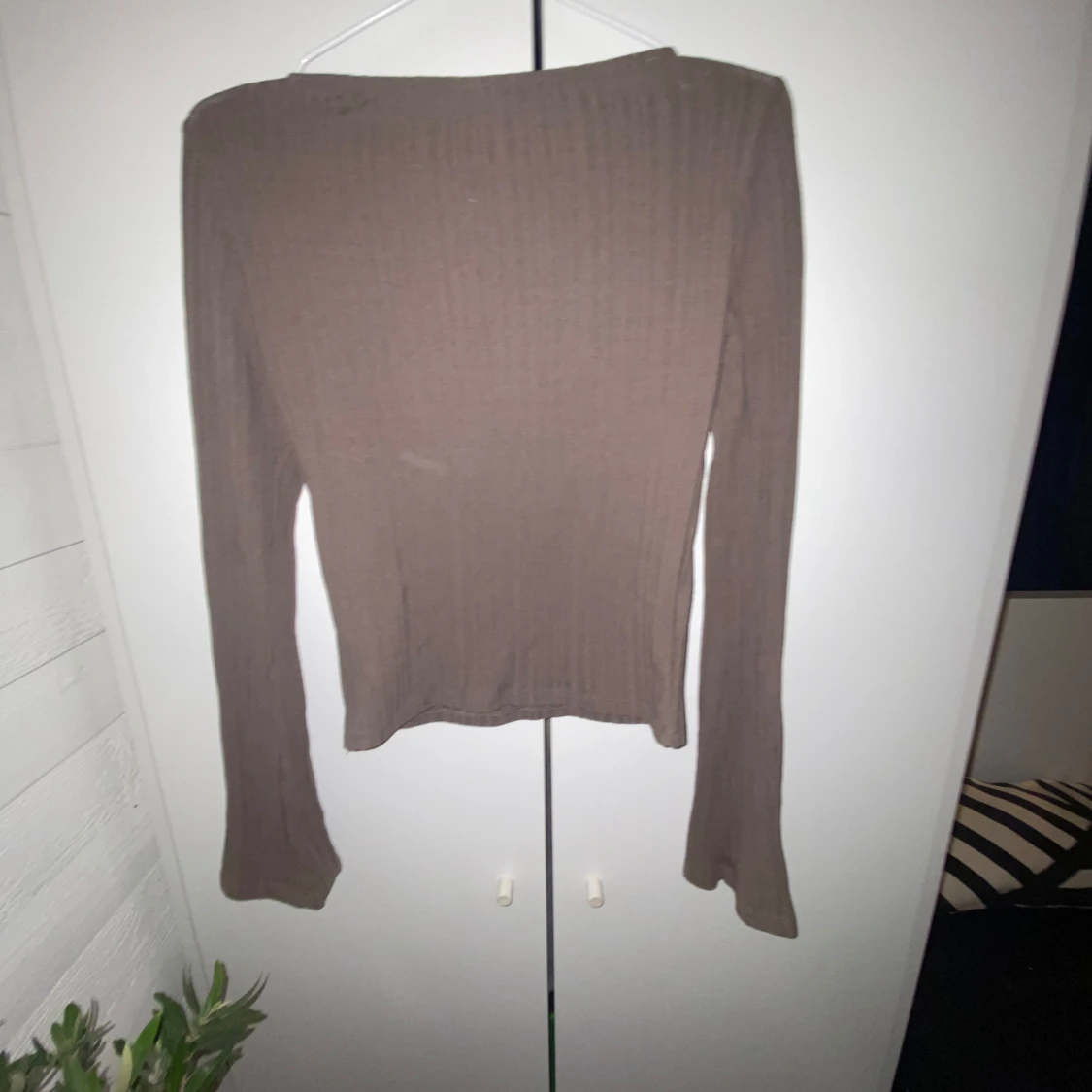 Brun ribbad topp från Gina Tricot - 90