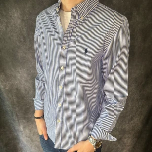 RALPH LAUREN SKJORTA - Ralph Lauren Skjorta - Storlek M/18 - Nypris ca 1800kr - Deluxecloset 