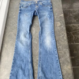 Lågmidjade jeans - Snygga bootcut jeans! 