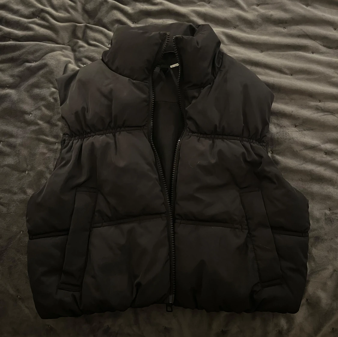 Svart dunväst från H&M Divided