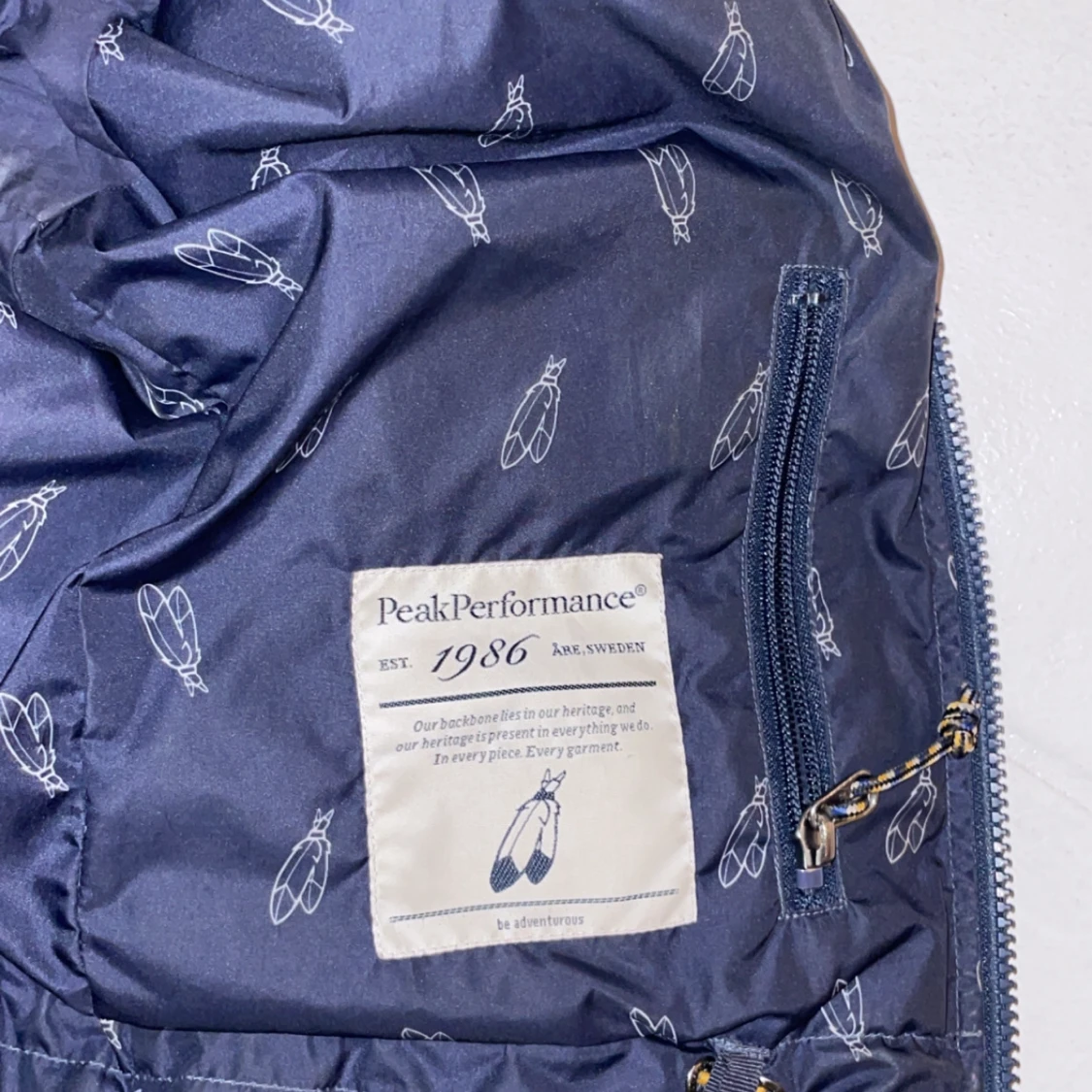 Svart dunjacka från Peak Performance - 92