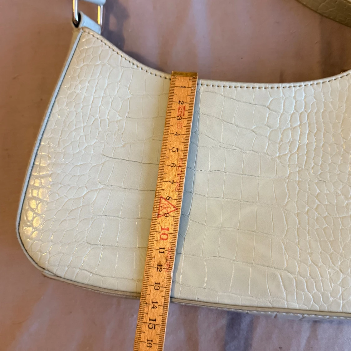 Mint axelväska med krokodilmönster - 93