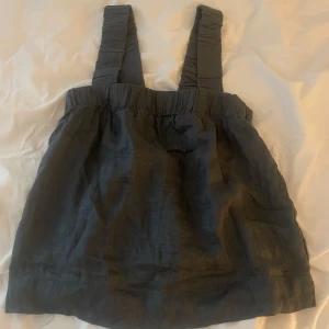 Grått linne - Grått linne/topp köpt på Kappahl i mycket bra skick, köpt för 350kr🫶🏻