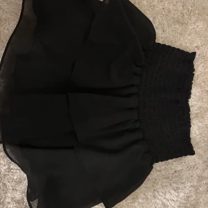 Volangkjol från My Chelsea - Jätte snygg volangkjol💕💕xxs men passar också mig som brukar ha s