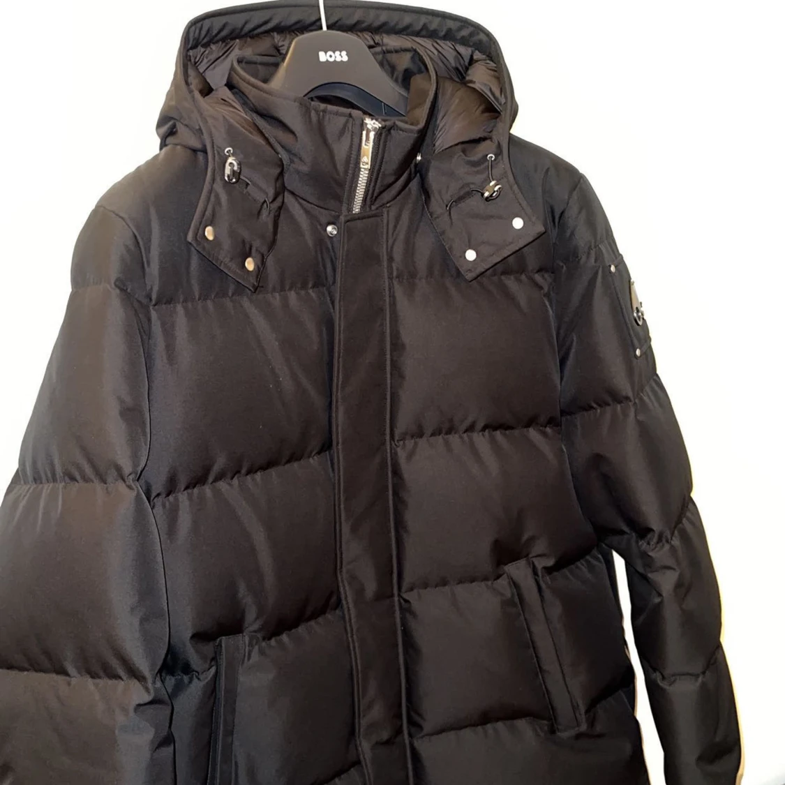 Svart dunjacka från Moose Knuckles - 90