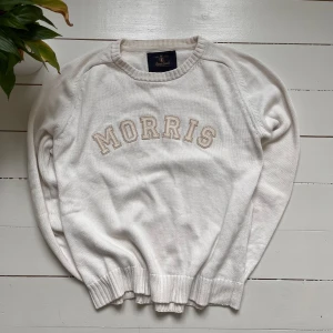 Morris sweatshirt - En riktigt snygg Morris sweatshirt i vit stickad || Skick 9/10 som ny märks inte || Small passar även Medium || Kom med frågor kan gå ned vid pris vid snabb affär 