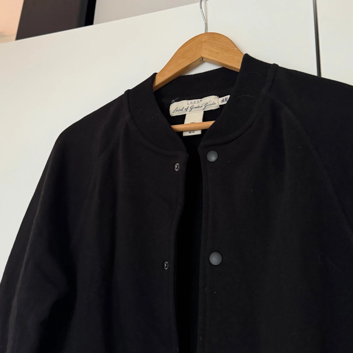 Svart tjocktröja från h&m - 1