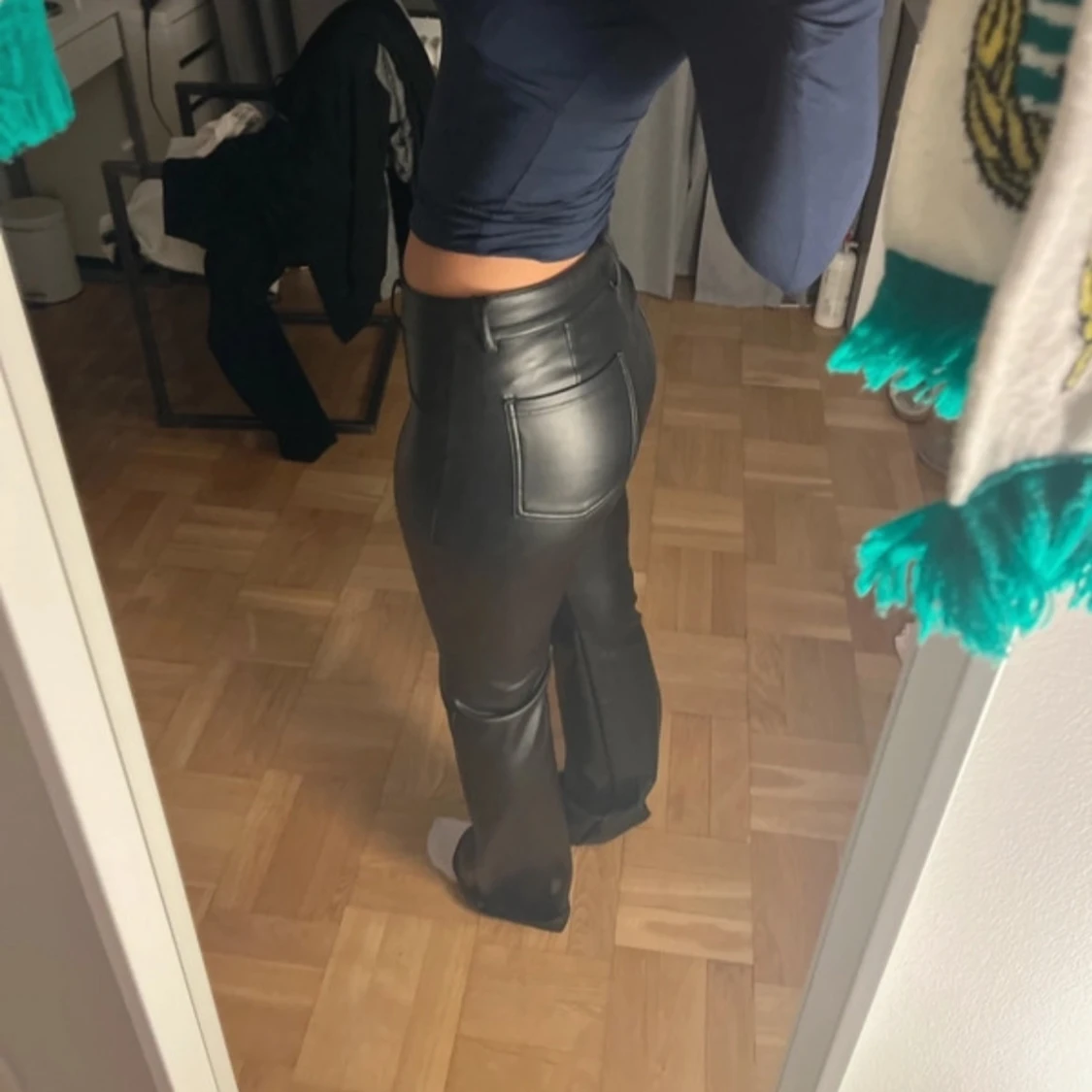 Svarta skinnbyxor - 92