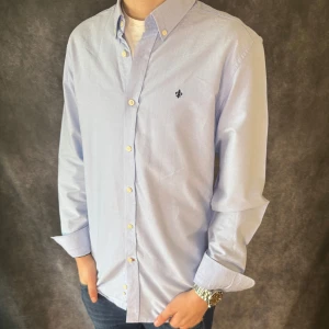 MORRIS SKJORTA - Morris Skjorta - Storlek M  - Nypris ca 1500kr - Deluxecloset 