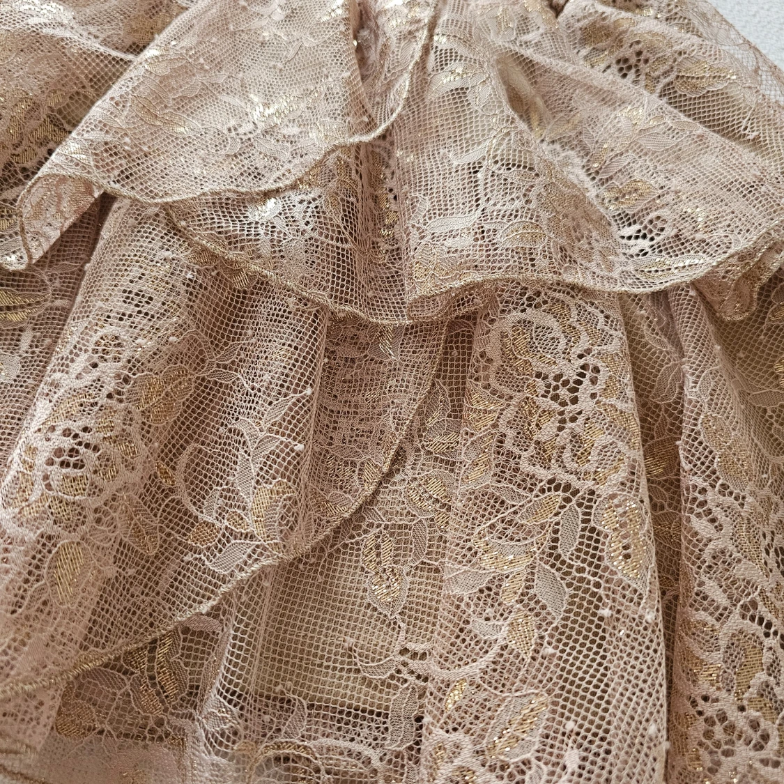 Beige spetskjol med volanger från Buch Copenhagen  - 90