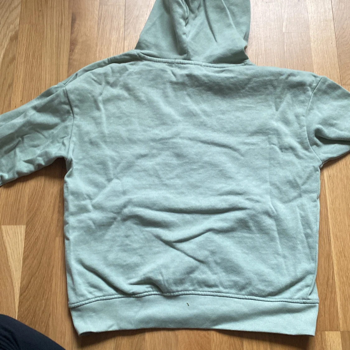 Grön hoodie med tryck - 1