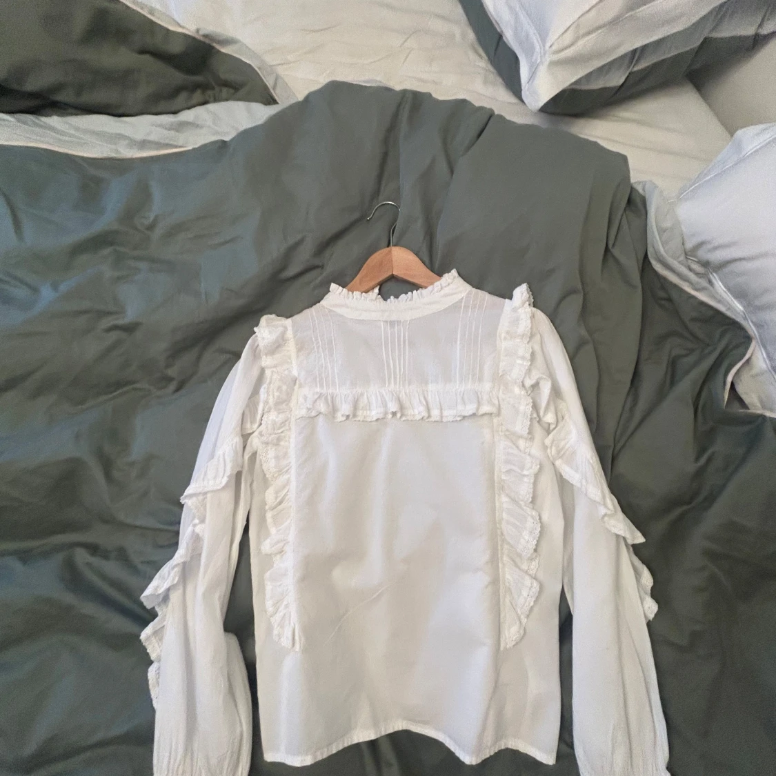 Vit blus från meet me there!!!! - 92