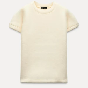 Beige tröja från Zara - Snygg beige t-shirt från Zara .