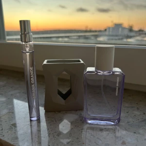 Parfymset från Ariana Grande - Säljer God is a Woman från Ariana Grande då jag inte tycker att den doften passar mig. Den stora flaskan är använd max en gång och den lilla är använd 2-3 gånger🥰