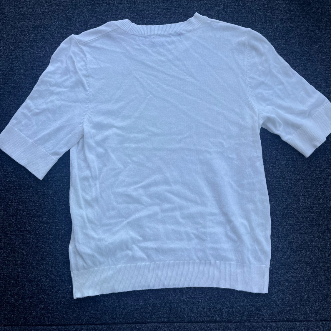 Vit stickad tshirt ny utan prislapp - 91