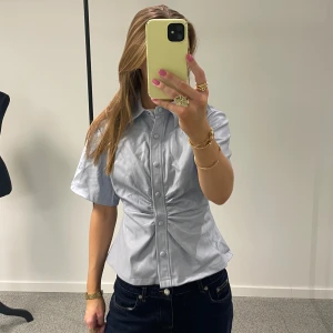 Topp i skinnimitation - Topp i skinn-imitation från GinaTricot🩵