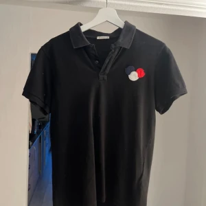 Moncler pike - Moncler pike i storlek M. Bra skick