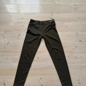Träningstights  - Mörkgröna champion träningstights i nyskick!⭐️