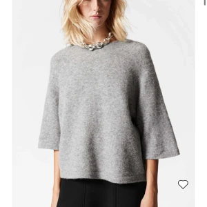 Stickad t-shirt  - Superfin stickad t-shirt i S från &otherstories, knappt använd!💕