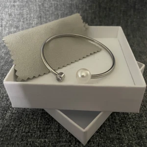 Edblad armband  - superfint armband från Edblad, det är i superbra skick man ser inte att det är använt speciellt mycket vilket det inte är, sänker priset till 150 kr till den första som köper 🤍🪩