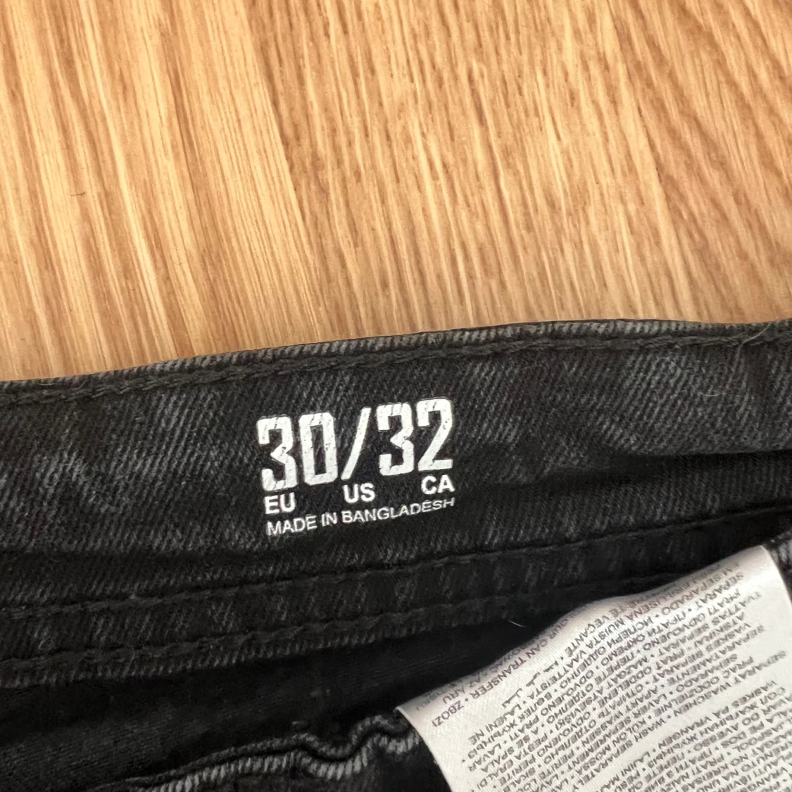 Svarta jeans i storlek 30/32
