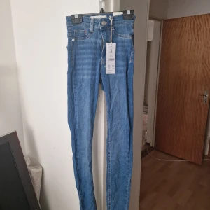 Molly jeans - Helt nya,aldrig använda.med prislapp kvar