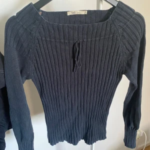 Stickad tröja - Blå stickad tröja 